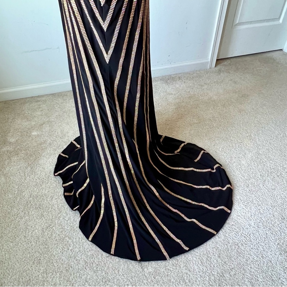 JOVANI Rhinestone Sleeveless V-Neck Deep Back Gold/Black Prom Dress—SZ. 8 - Picture 13 of 17